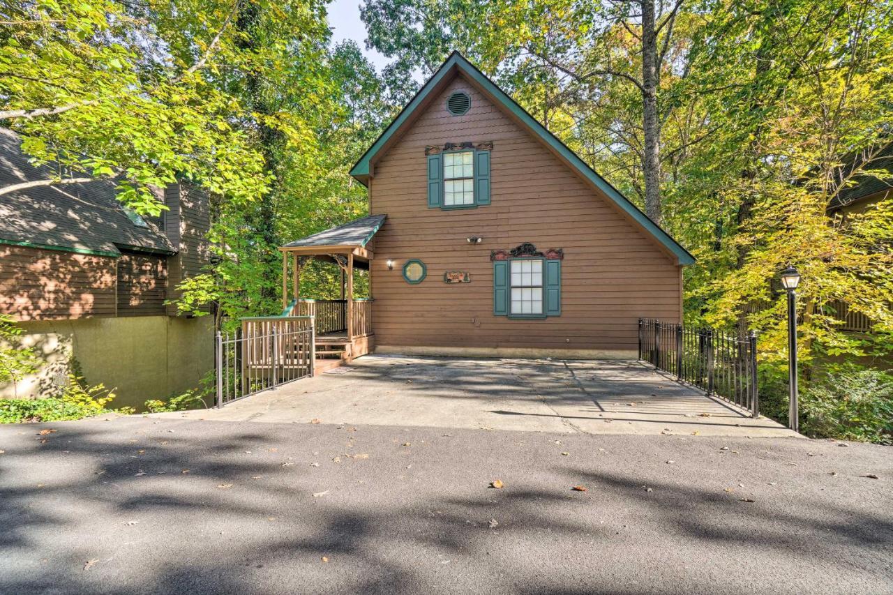 Picturesque Pigeon Forge Cabin With Mountain Views Екстер'єр фото